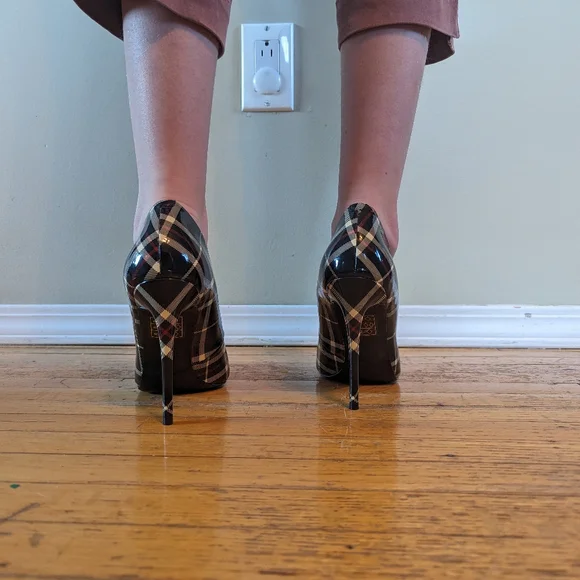 Heels - Picture 2 of 9